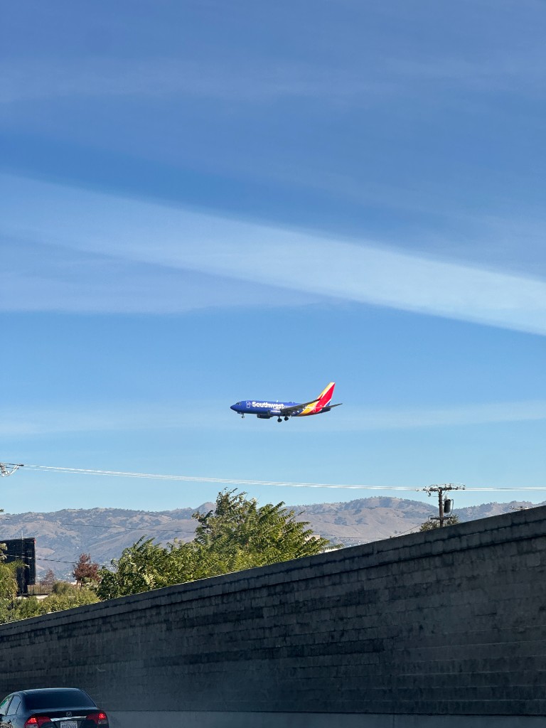 Southwest Airlines Boeing 737 on approach near SJC